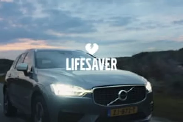 Volvo cars with an AED: Volvo Lifesaver