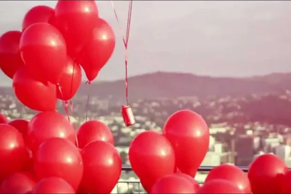 Coca-Cola: Love Is In The Air