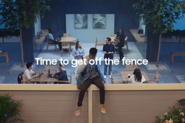 Samsung slams Apple "On the Fence"