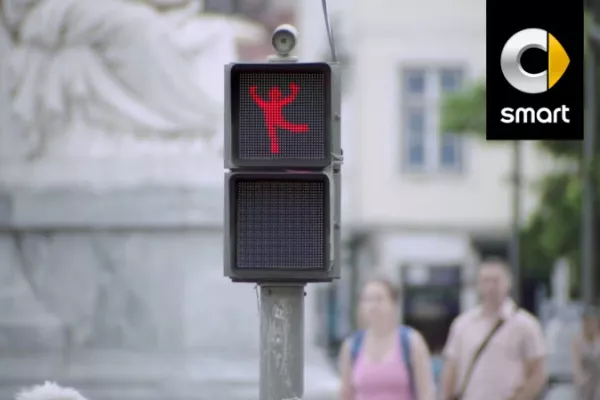 Smart: a genial dancing traffic light