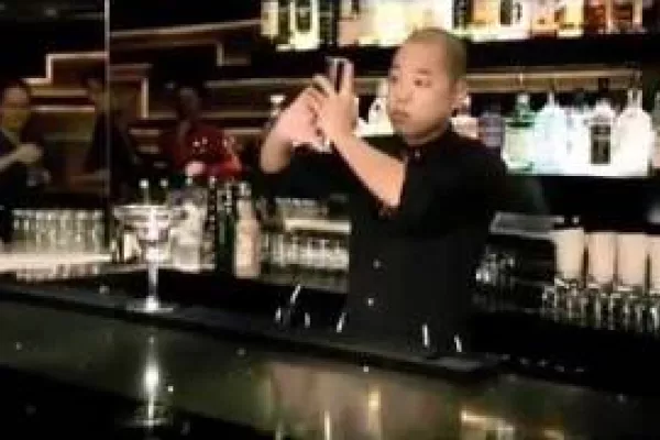Leica: Amazing bartender shake